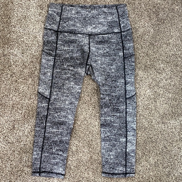 Source Unknown Pants - Women’s Black & White Capri Leggings Size Large